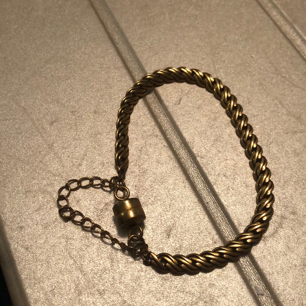 EUC Alex & Ani magnetic gold bracelet